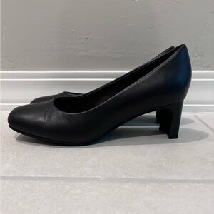 Clarks Kyndall Iris pump/heel